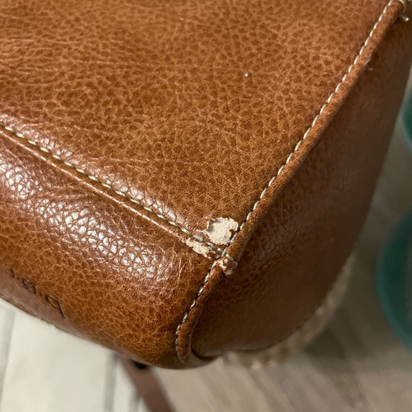 BOC White pebbled leather accented with light brown leather - Picture 12 of 13